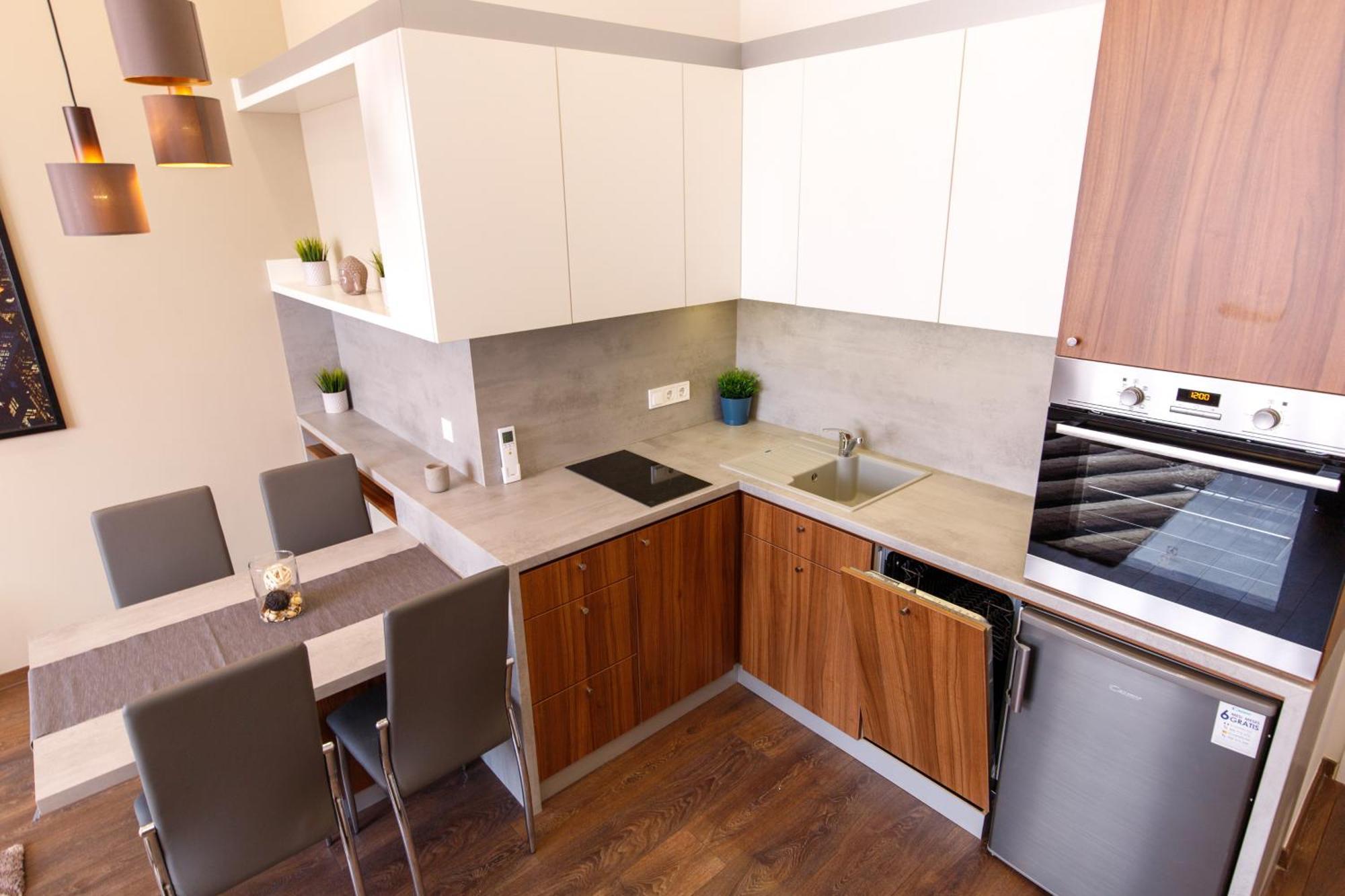 Central City Apt In The Jewish Quarter With Free Parking Boedapest Buitenkant foto